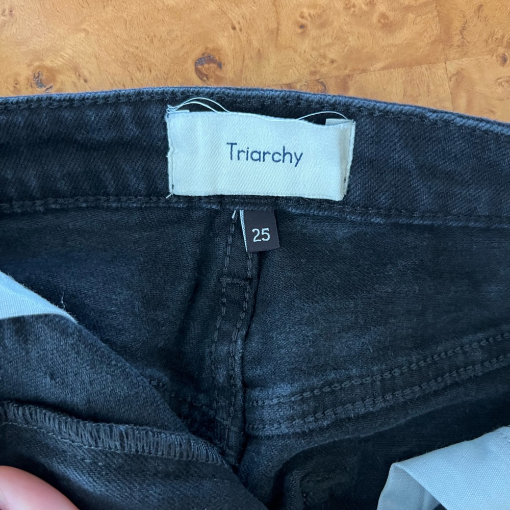 Black cropped ankle jean